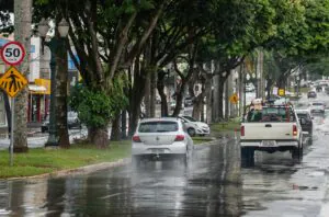 Umuarama terá chuva intensa nesta segunda-feira, aponta previsão do Simepar