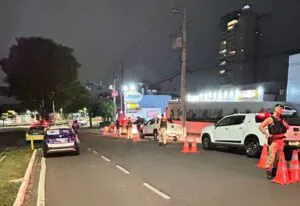 Polícia Militar realiza blitz de trânsito e emite duas notificações em Umuarama