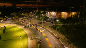 Fé e arte nas ruas de Umuarama: fiéis celebram Corpus Christi com confecção de tapetes