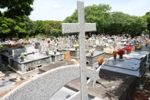 Acesf convoca concessionários de túmulos no cemitério para recadastramento em Umuarama