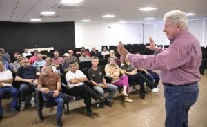 Scanavaca reúne proprietários rurais da Estrada Pioneiro para anunciar pavimentação