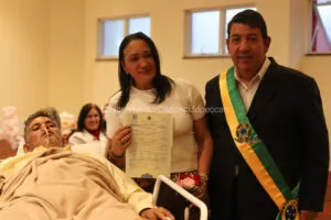 Casamento emocionante celebra o amor em meio ao tratamento oncológico na Uopeccan