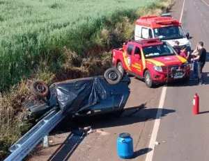 Colisão contra guard-rail na BR-272 deixa uma mulher morta e outra em estado grave