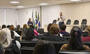 Gestores escolares são reunidos para alinhamento estratégico em Umuarama