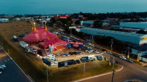 Circo Rakmer encanta Umuarama com espetáculo mágico e emocionante