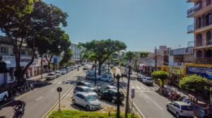 Aciu orienta empresários sobre acessibilidade nas calçadas no centro de Umuarama