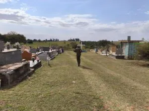 Limpeza e manutenção de cemitérios de Umuarama e distritos são intensificadas