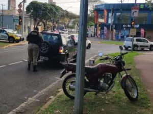 Motocicleta com mais de R$ 20 mil em multas é apreendida em Umuarama