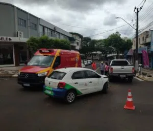 Motorista de carro da Prefeitura de Alto Paraíso fica ferido em colisão em Umuarama