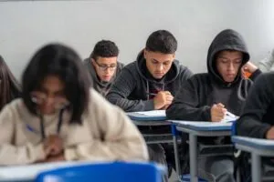 Estudantes de Umuarama se preparam para o Enem 2025, que começa neste domingo