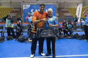 Atletas da terceira idade recebem kits para disputar os Jogos da Integração do Idoso