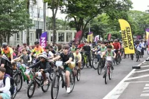 Passeio Ciclístico da Juventude reúne centenas de participantes em Umuarama