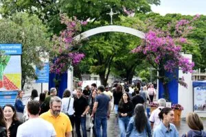 Cemitério de Umuarama recebeu mais de 50 mil visitantes por conta de Finados