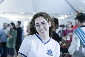 Mostra de Profissões da UEM tem exposições dos cursos e reúne centenas de estudantes