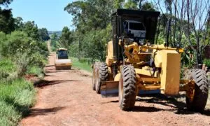 Umuarama mobiliza várias equipes para recuperar estradas rurais