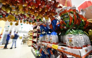 Procon pesquisa preços de ovos de chocolate e diferenças chegam a 53% em Umuarama