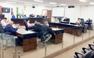 Câmara aprova bonificação de R$ 1 mil a profissionais da Educação de Umuarama