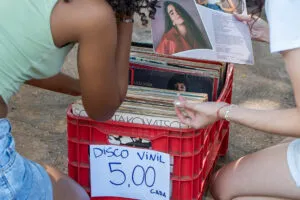 Garimpo de discos de vinil acontece no Shopping Palladium Umuarama