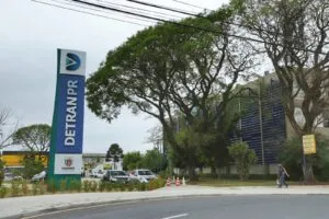 Detran-PR anuncia concurso público com 100 vagas para Agentes e Analistas de Trânsito