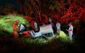 Motorista fica ferido após capotamento de caminhonete entre Umuarama e Maria Helena